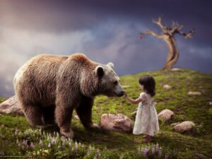 Девочка и медведь фото